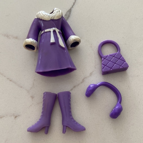 Polly Pocket Snow Day Sleigh Set - Picture 5 of 16